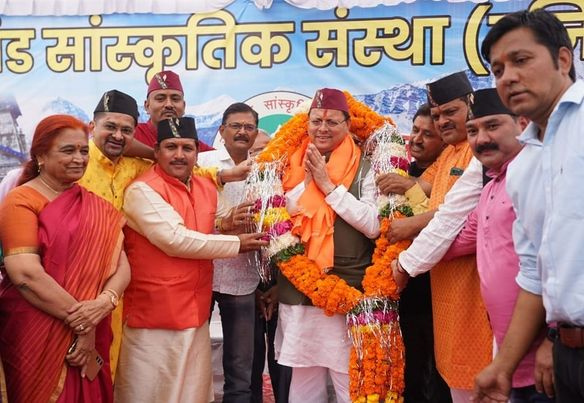 सीएम धामी ने इंदौर मध्य प्रदेश में प्रवासी उत्तराखण्डी समाज द्वारा आयोजित जनसभा में प्रतिभाग किया