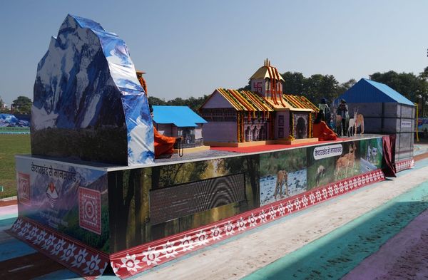 उत्तराखण्ड राज्य स्थापना दिवस पर पुलिस लाइन देहरादून में आयोजित कार्यक्रम में राष्ट्रपति  द्रोपदी मुर्मु ने मुख्य अतिथि के रुप में प्रतिभाग किया