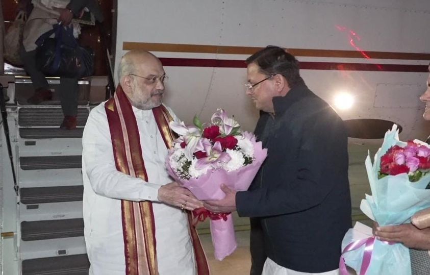 केंद्रीय गृह मंत्री अमित शाह उत्तराखंड के दौरे पर जौलीग्रांट एयरपोर्ट पहुंचे, सीएम धामी ने गृहमंत्री का स्वागत किया