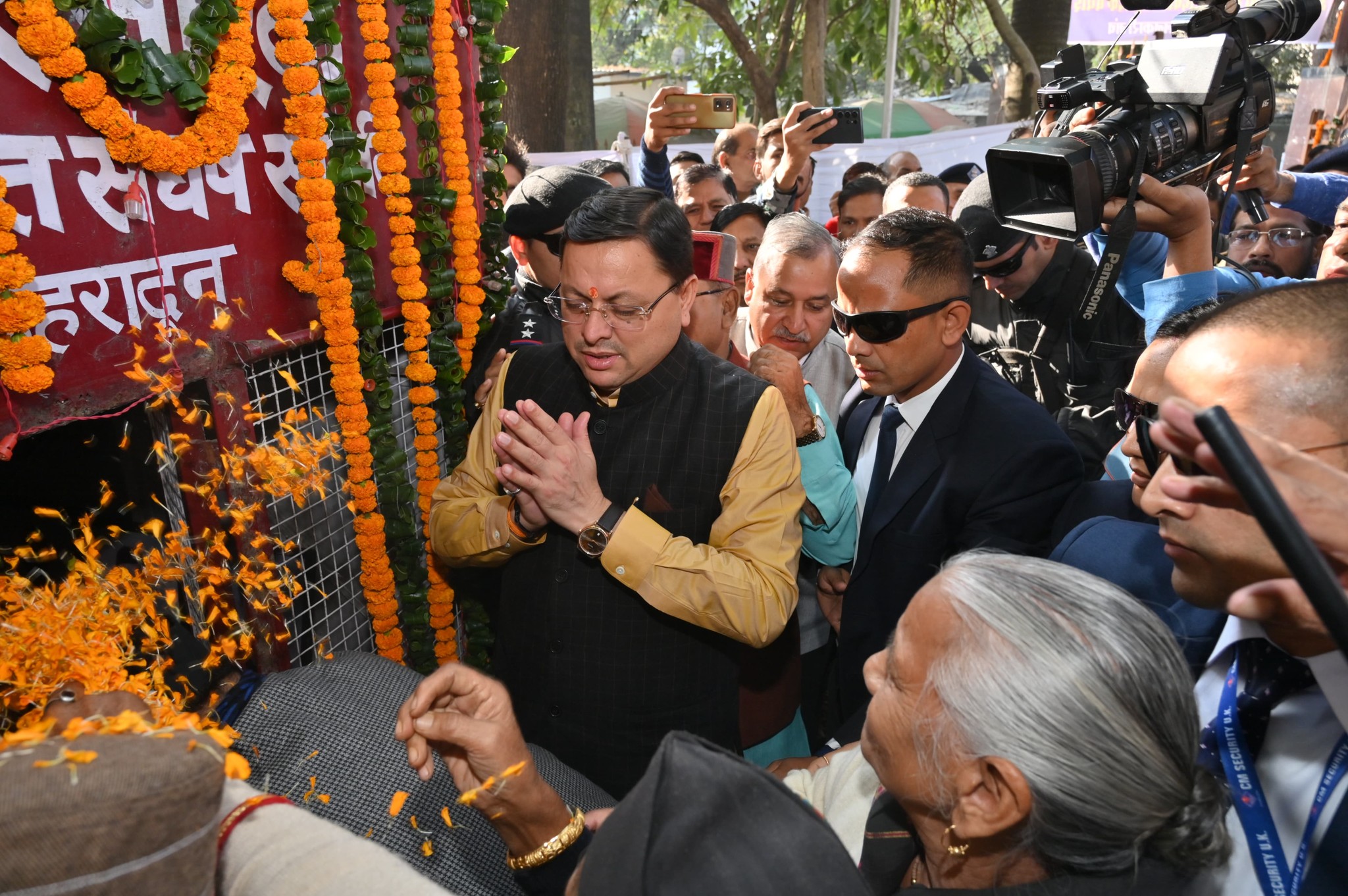 मुख्यमंत्री पुष्कर सिंह धामी ने उत्तराखण्ड राज्य आन्दोलनकारी शहीदों को श्रद्धांजलि अर्पित की