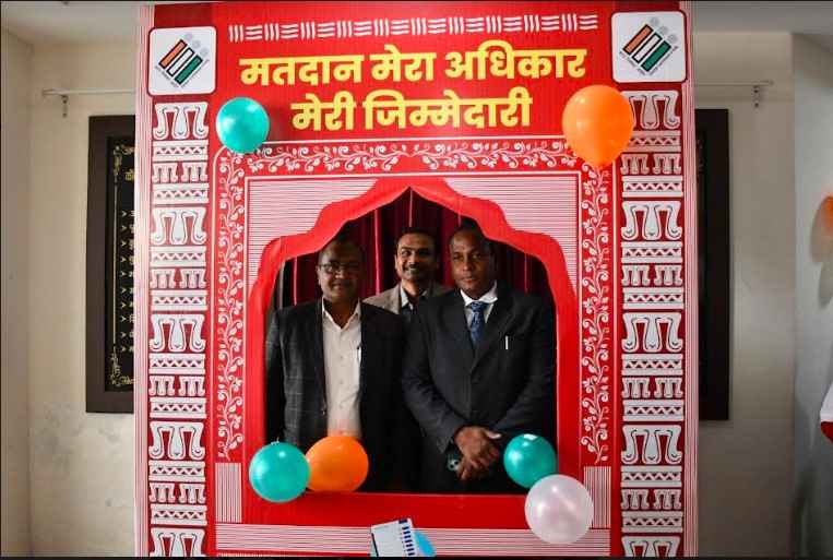 स्वीप कार्यक्रम को और अधिक प्रभावी बनाते हुए आगामी लोकसभा सामान्य निर्वाचन में जनपद में 85 प्रतिशत मतदान का लक्ष्य रखा जाये