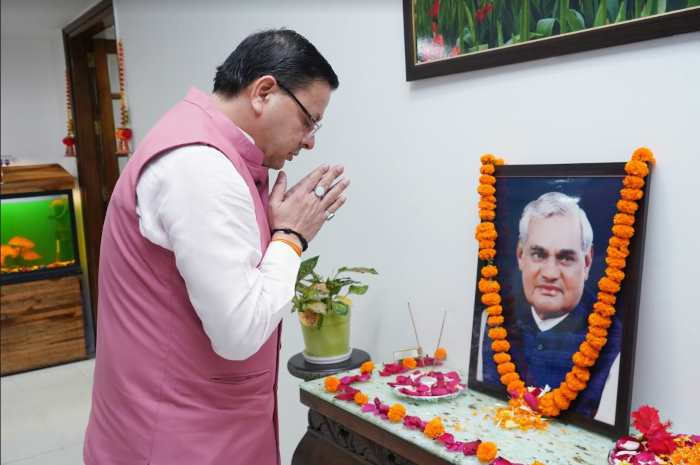 पूर्व प्रधानमंत्री स्वर्गीय अटल बिहारी वाजपेयी की पुण्य तिथि पर श्रद्धा सुमन अर्पित कर श्रद्धांजलि दी मुख्यमंत्री धामी ने