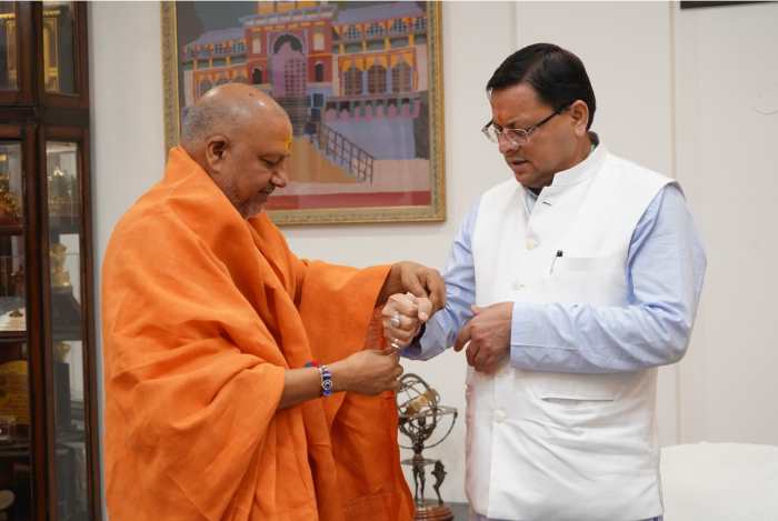 रक्षाबंधन : संत महात्माओं ने रक्षा सूत्र बांधकर मुख्यमंत्री के दीर्घायु तथा मंगलमय भविष्य की कामना की संत महात्माओं ने …