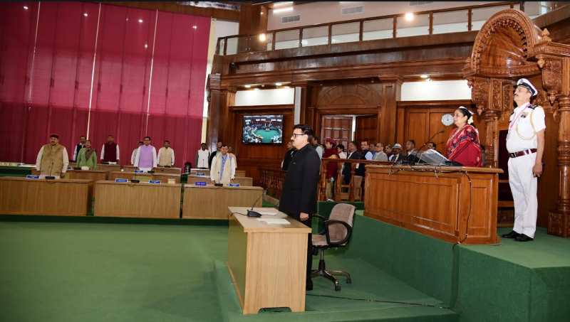 भराड़ीसैंण: मानसून सत्र के पहले दिन विधायक स्वर्गीय शैला रानी रावत और पूर्व विधायक स्वर्गीय कैलाश चंद्र गहतोड़ी को श्रद्धांजलि अर्पित की गई