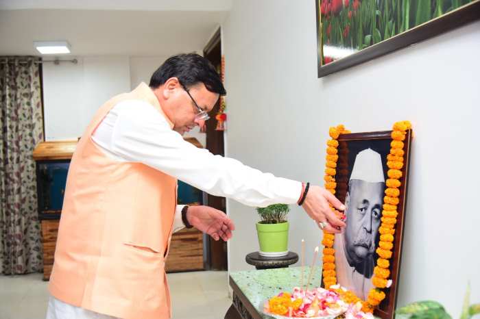 CM धामी ने भारत रत्न पं.गोविन्द बल्लभ पंत की जयंती के अवसर पर उनके चित्र पर श्रद्धा सुमन अर्पित कर श्रद्धांजलि दी
