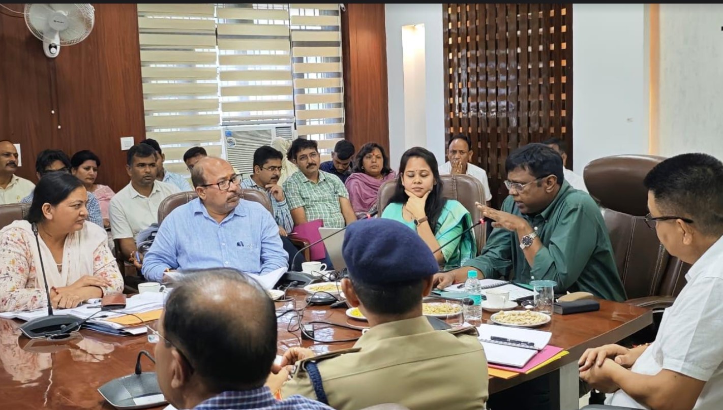 हरिद्वार: सचिव परिवहन तथा खनन ने जनपद में चल रहे विकास कार्यों की समीक्षा लेते हुए सभी विभागों के अधिकारियों को दिये निर्देश