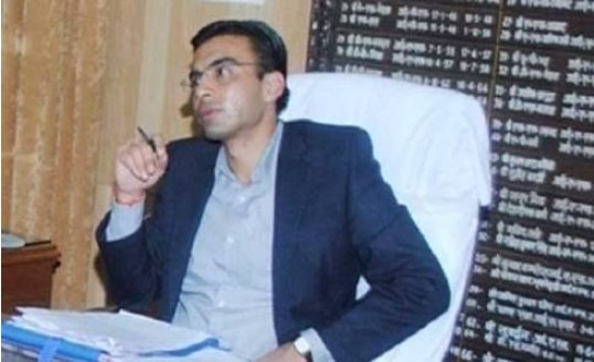 जिलाधिकारी के निर्देश पर पात्र लाभार्थी के खाते में आई 08 माह से रूकी पेंशन