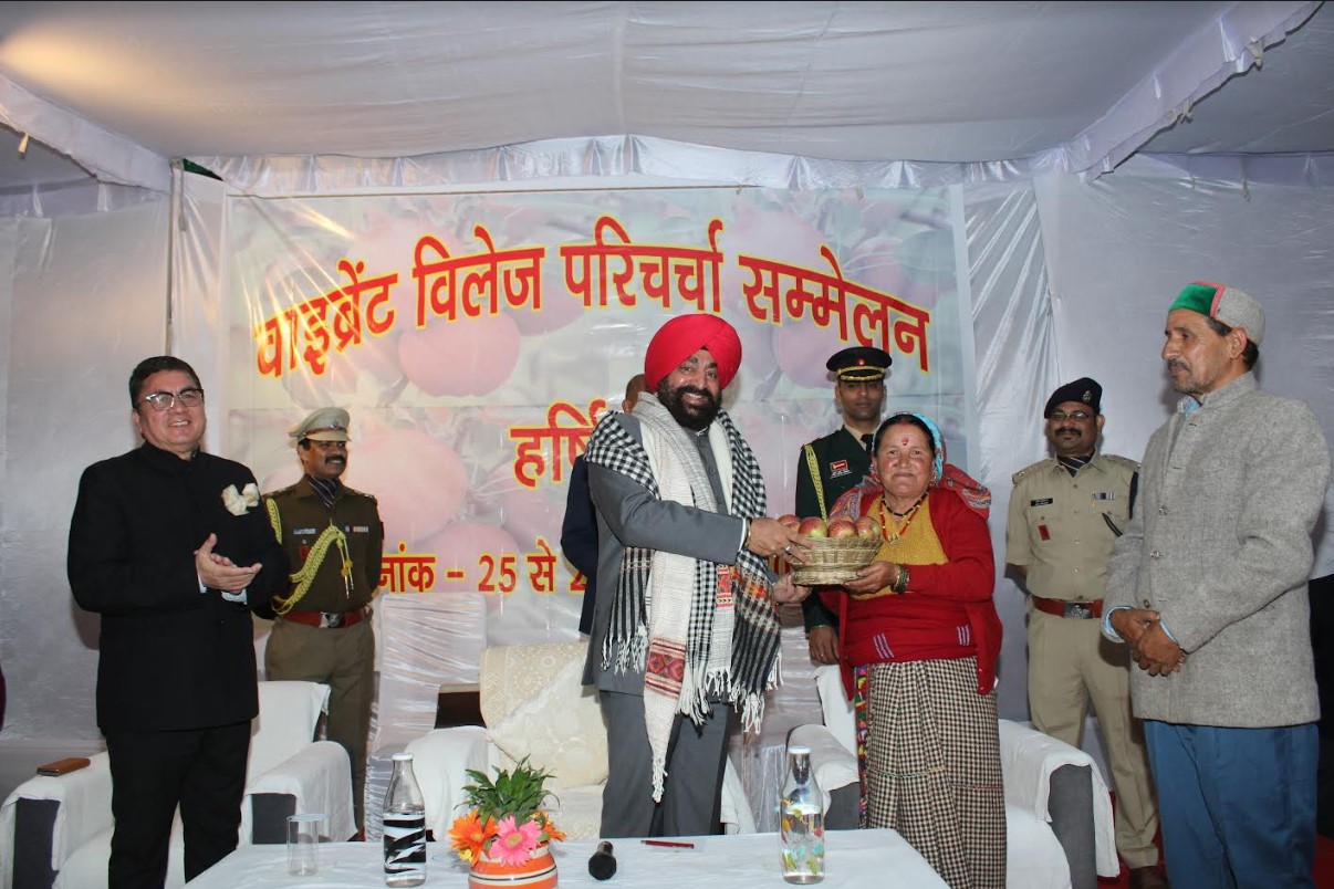 राज्यपाल ने हर्षिल में आयोजित ‘वाइब्रेंट विलेज परिचर्चा सम्मेलन‘ में प्रतिभाग किया