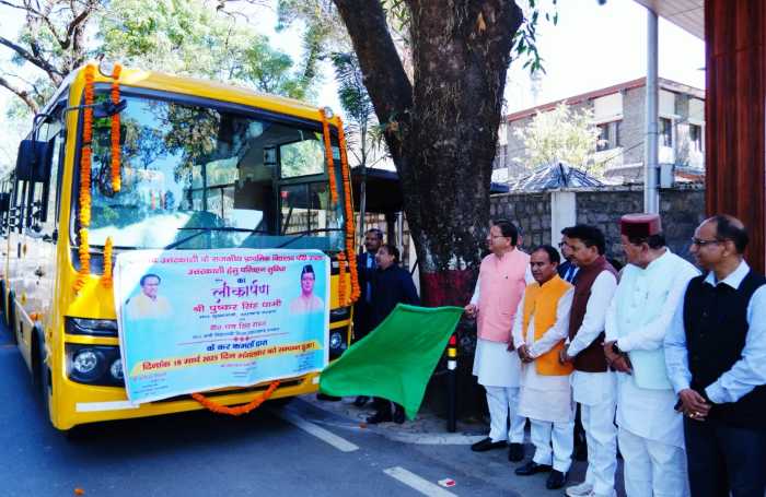 उत्तरकाशी जनपद के कलस्टर विद्यालयों में परिवहन सुविधा के लिए 15 बसों का फ्लैग ऑफ किया मुख्यमंत्री पुष्कर सिंह धामी ने