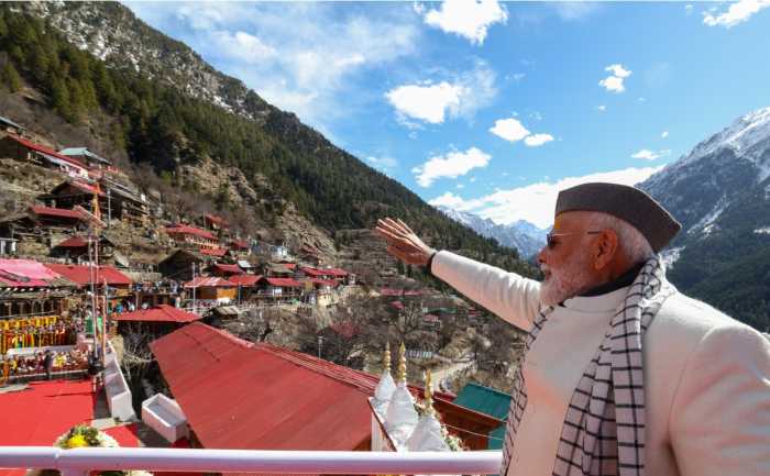 शीतकालीन गद्दी स्थल पर पूजा अर्चना कर पीएम ने निहारा भव्य हिमालय