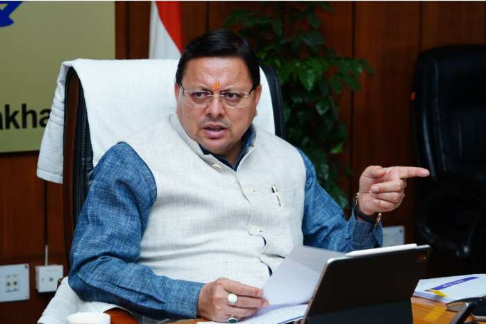 राज्य की आर्थिक व्यवस्था को मजबूत बनाने के लिए मध्यकालिक और दीर्घकालिक योजना पर कार्य किया जाए : CM धामी