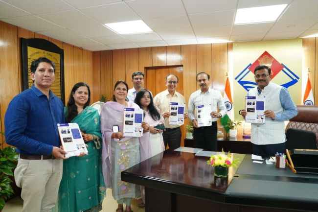 NIC उत्तराखण्ड की प्रथम त्रैमासिक न्यूज़लेटर ‘द डिजिटल थ्रेड‘ का विमोचन किया मुख्य सचिव आनन्द बर्द्धन ने